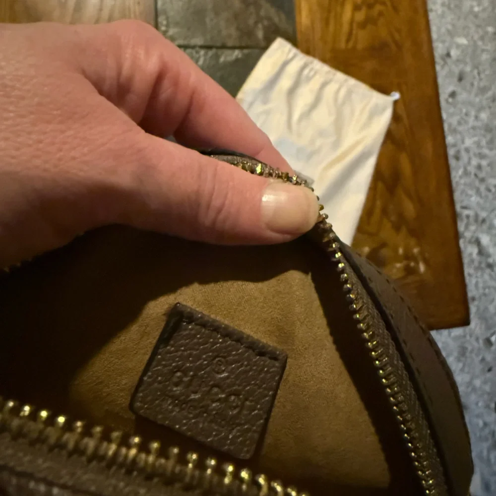 Gucci Crossbody Bag - Picture 6 of 12